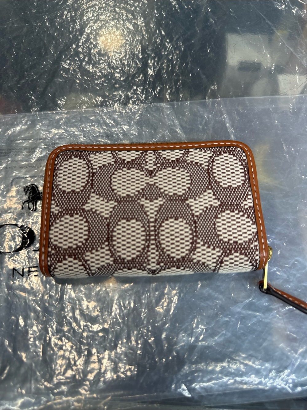 COACH
Essential Small Signature Jacquard Zip Around Card Case . New no tag - Picture 3 of 4